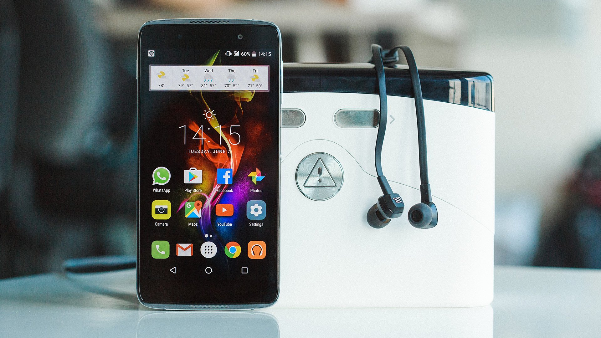 Test De L Alcatel Idol Le Smartphone R Versible Qui Vous Renverse