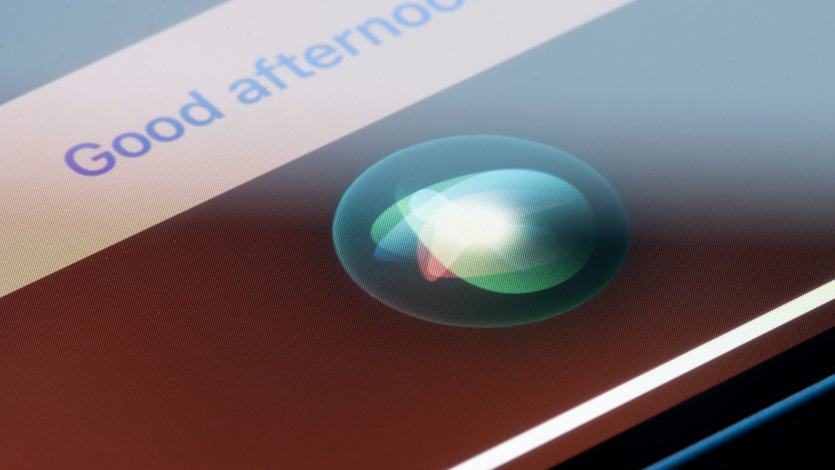 Closeup of the Siri icon seen an iPhone when the virtual assistant is activated.