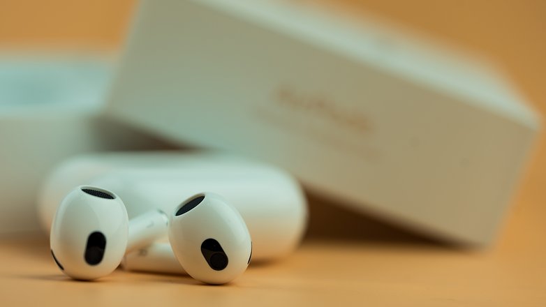 The Apple AirPods 3 in detail