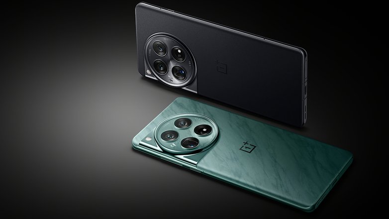 OnePlus 12 variants highlight in Emerald and Black colors