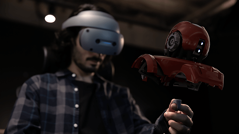 Une personne portant un casque VR de Sony sur la tête au CES 2024