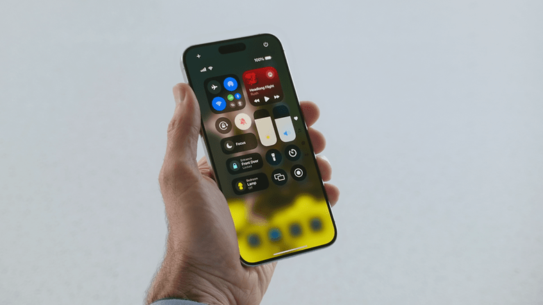 Screenshot zeigt das neue Control Center unter iOS 18