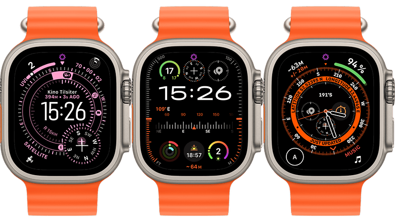 Drei Ansichten der Apple Watch Ultra 3, die verschiedene Zifferblätter und Daten anzeigen, mit einem orangefarbenen Armband.