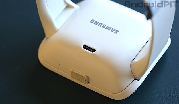 Galaxy Gear adaptador NFC y microUSB