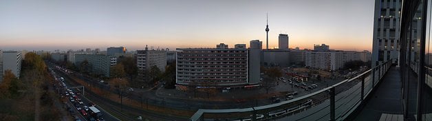 Une jolie vue de Berlin au coucher du soleil.