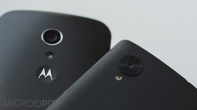 MotoG vs Nexus5 back close up