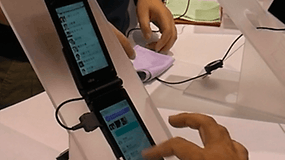 Fujitsu Dual-Touchscreen Mobile Phone im Video – „powered by TAT“