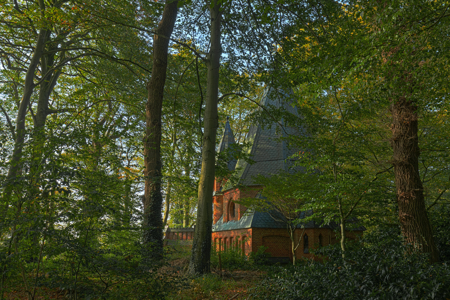 Mausoleum_im_Wald 1508177968132