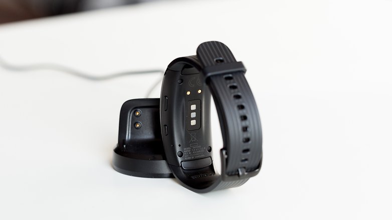 Gear fit 2 cheap pro not charging