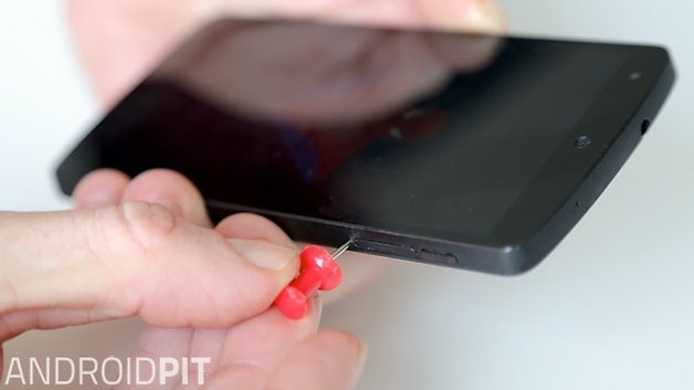 AndroidPIT DIY SIM tray tool thumbtack
