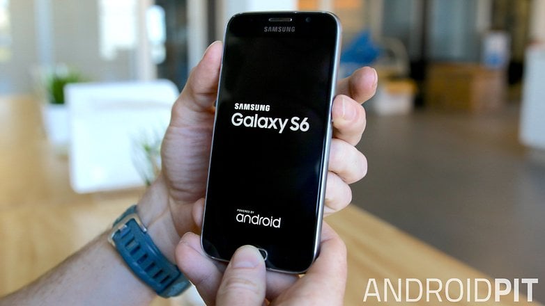 AndroidPIT Зареждане на Samsung Galaxy S6
