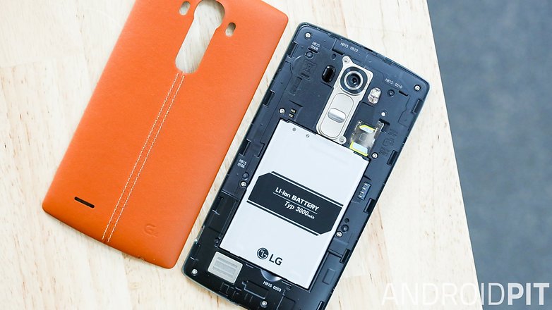 AndroidPIT LG G4 battery cover removed