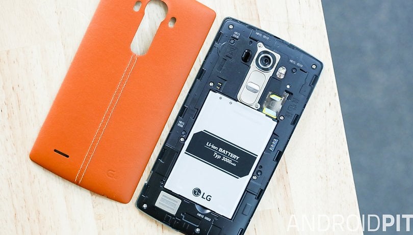 AndroidPIT LG G4 battery cover removed