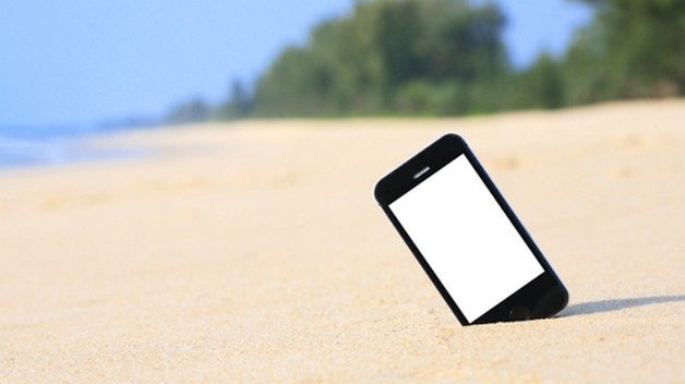 beach smartphone