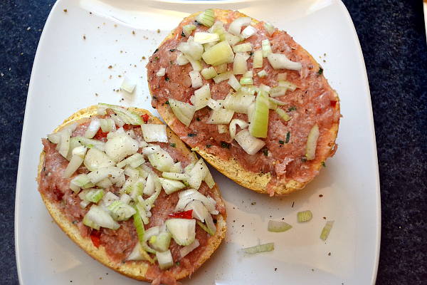 Mettbroetchen