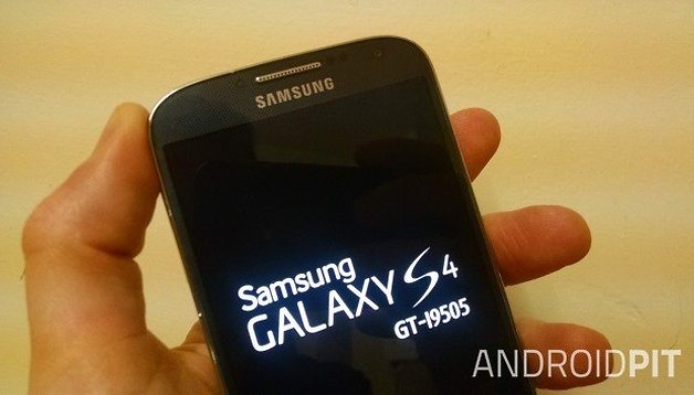 Cómo reconocer un falso Galaxy S4 | NextPit