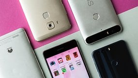 What was the defining color trend of smartphones in 2016?