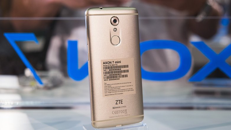 AndroidPIT IFA 2016 zte axon 7 mini hands on 9456