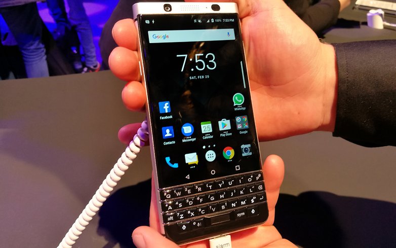 AndroidPIT BlackBerry KEYone front blurry less