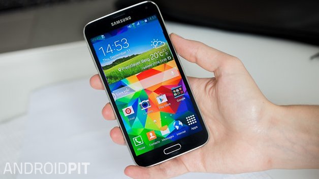 Samsung Galaxy S5 hand