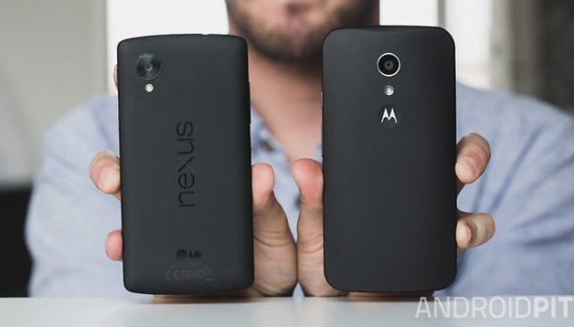 MotoG vs Nexus5 backs