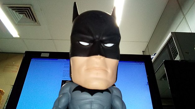 Batman tirando selfie com câmera frontal
