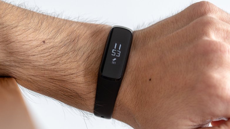 Galaxy store fitbit e