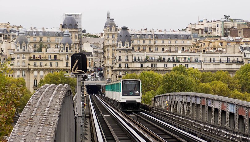 Paris Metro Pont de Bir Hakeim