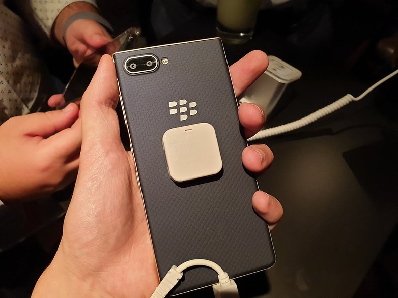 androidpit blackberry key2 le camera