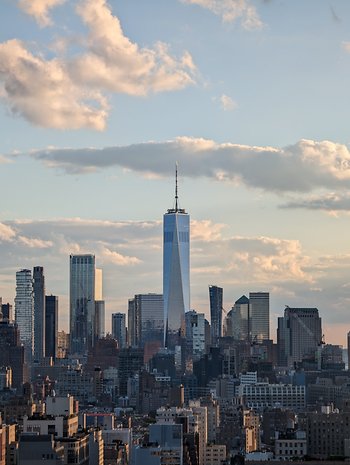 Google Pixel 7 Pro "Super Resolution Zoom" shot of the World Trade Center.