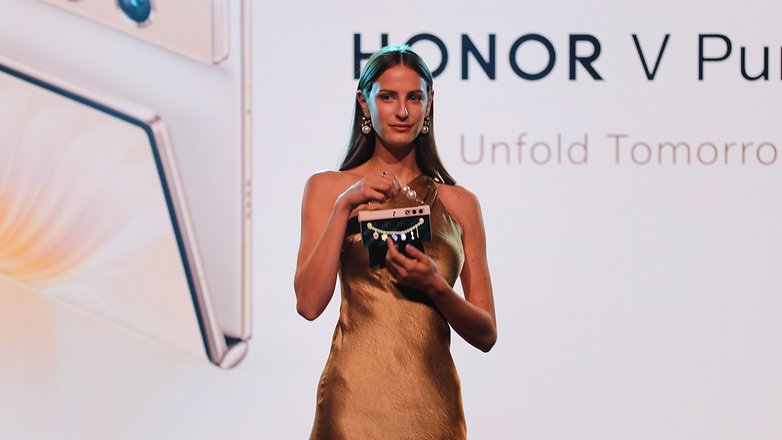 HONOR V Purse Concept Shown Off During IFA 2023 