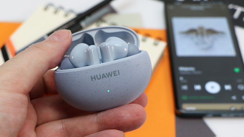 Zu sehen sind die Huawei FreeBuds 5i.