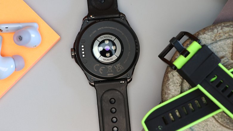 Mobvoi TicWatch Pro 3 vs Mobvoi TicWatch Pro 3 Ultra GPS: What is the  difference?