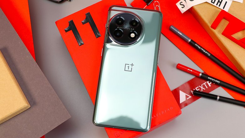 We see the OnePlus 11 5G (US model)