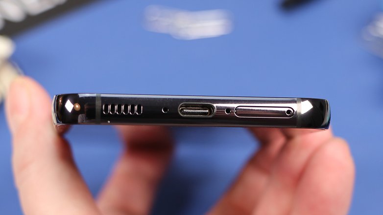 Samsung Galaxy S23 USB-C in detail