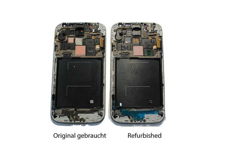 Das Samsung Galaxy S4 mit geöffneter Rückseite.