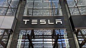 Ingegnere Tesla ammette di aver rubato il codice sorgente della guida autonoma