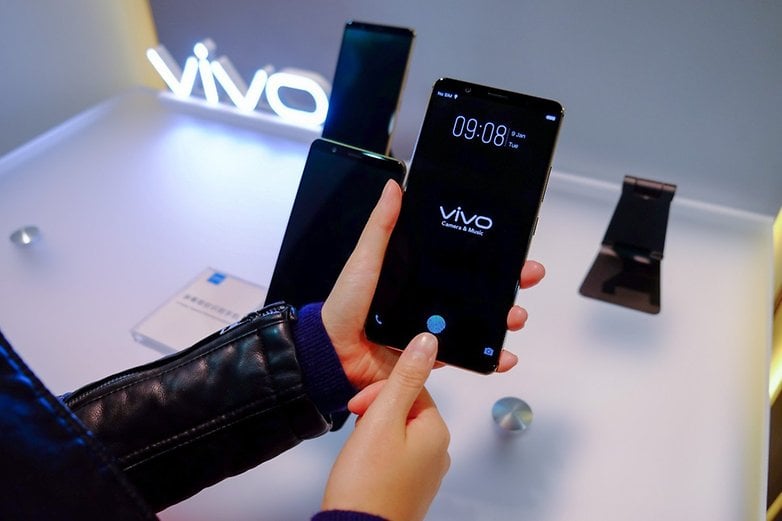 Vivo smartphone with in display fingerprint scanner CES 2018 1
