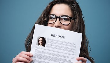 Person holding up a CV