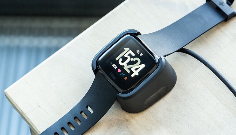 AndroidPIT fitbit versa charger