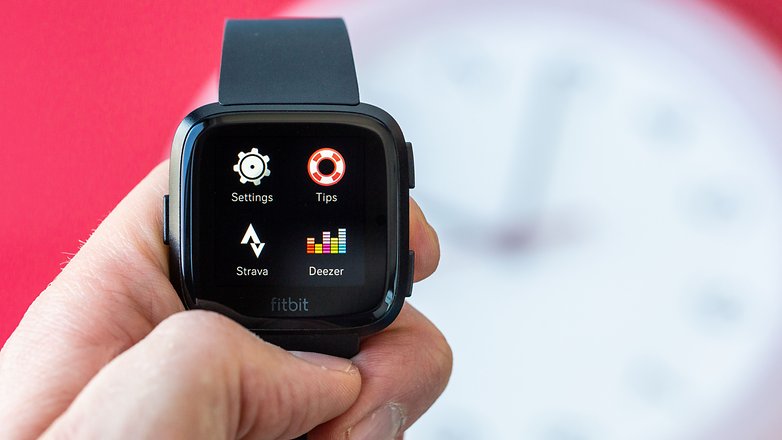 AndroidPIT fitbit versa deezer