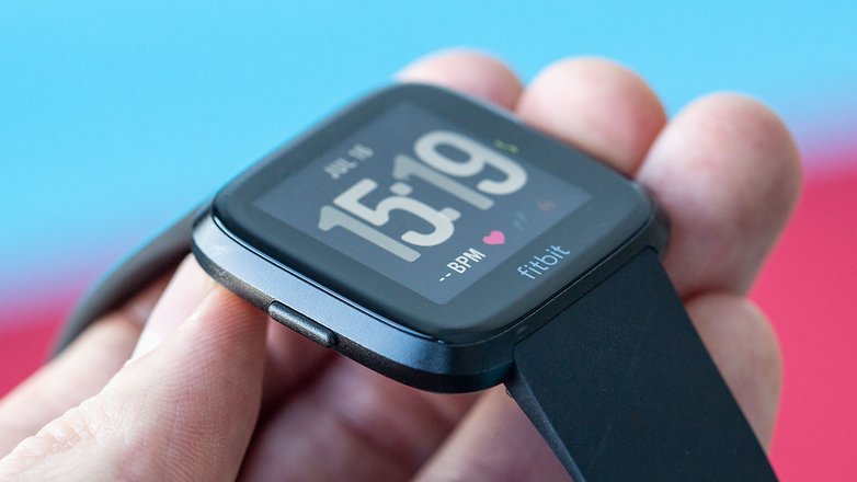 AndroidPIT fitbit versa power button