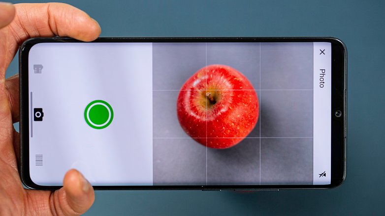 Smartphone mit der Kalorienzähler-App Fatsecret