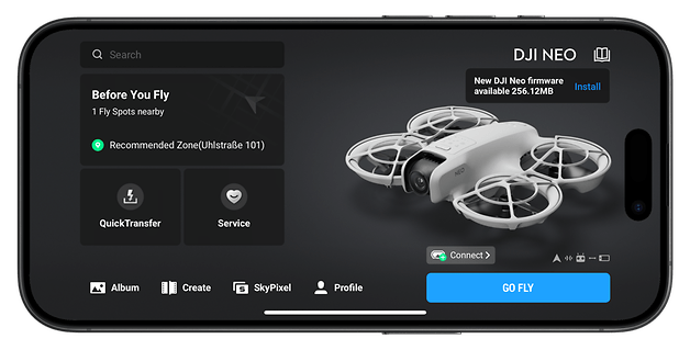 DJI Neo-App-Schnittstelle, die Drohnenfunktionen und Firmware-Update-Option zeigt.