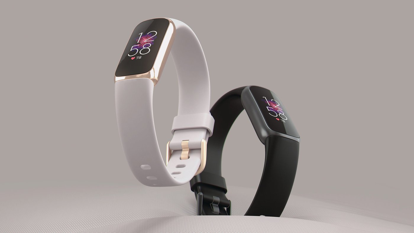 Fitbit Luxe in black factory - LIKE NEW - comes with charging attachment