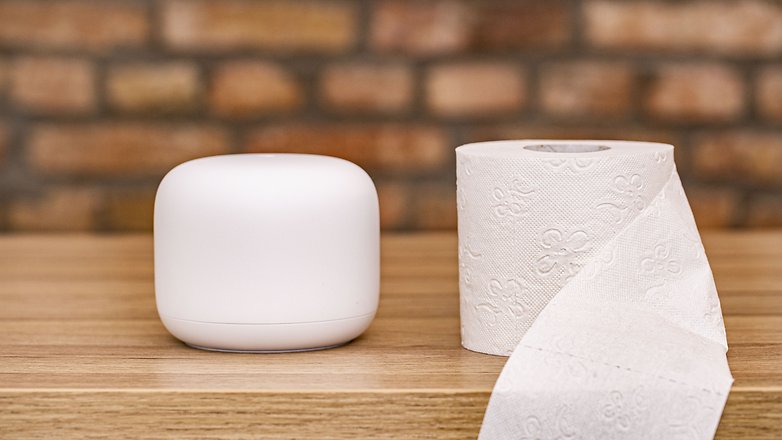 Google Nest Wifi Router klein wie Toilettenpapier