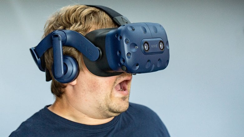 AndroidPIT htc vive pro side