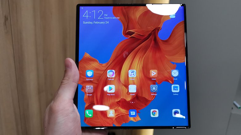 AndroidPIT huawei mate x front