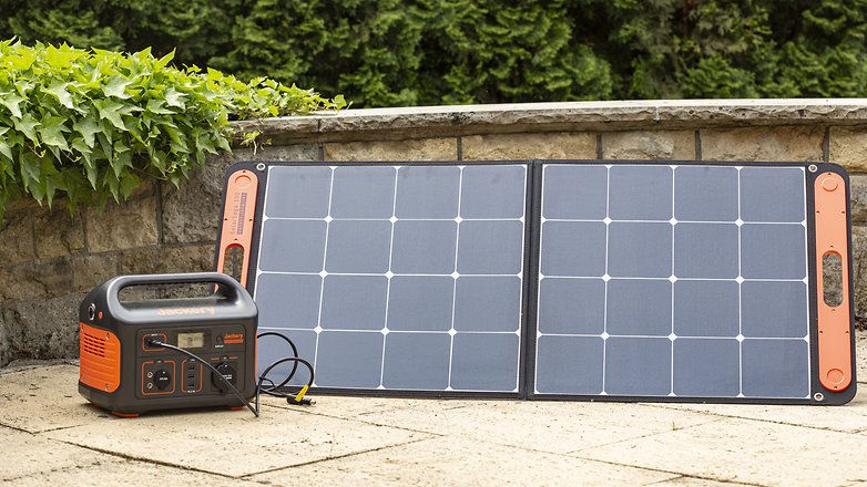 Test du Jackery Solar Generator 500: Un générateur solaire et portable pour  survivaliste connecté