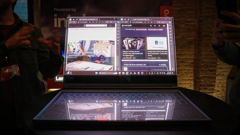 This is what Lenovo's prototype notebook looks like in reality.